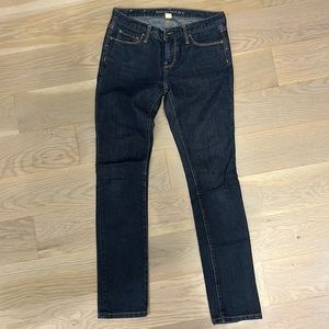 Like new, Banana Republic skinny jeans in 25P dark wash